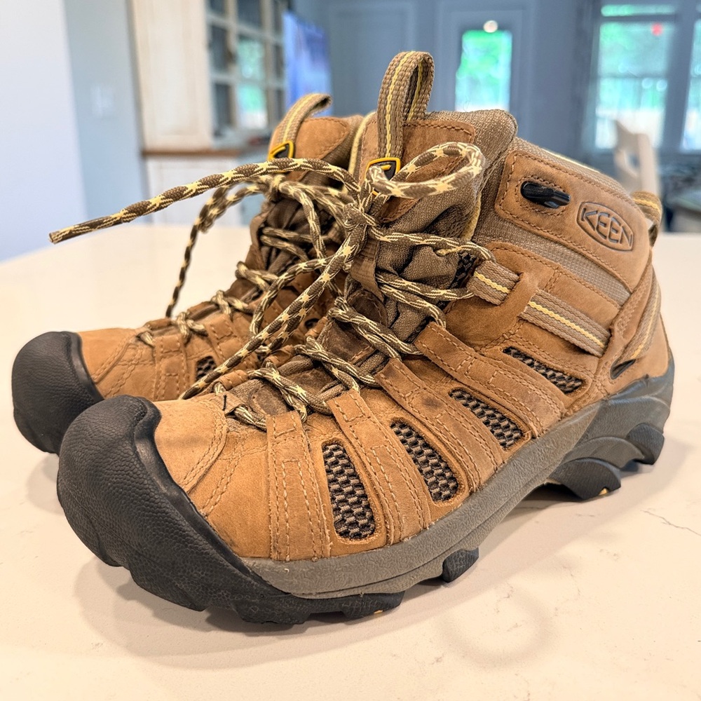 Keen Brown and Black Lace-Up Women's Hiking Boots